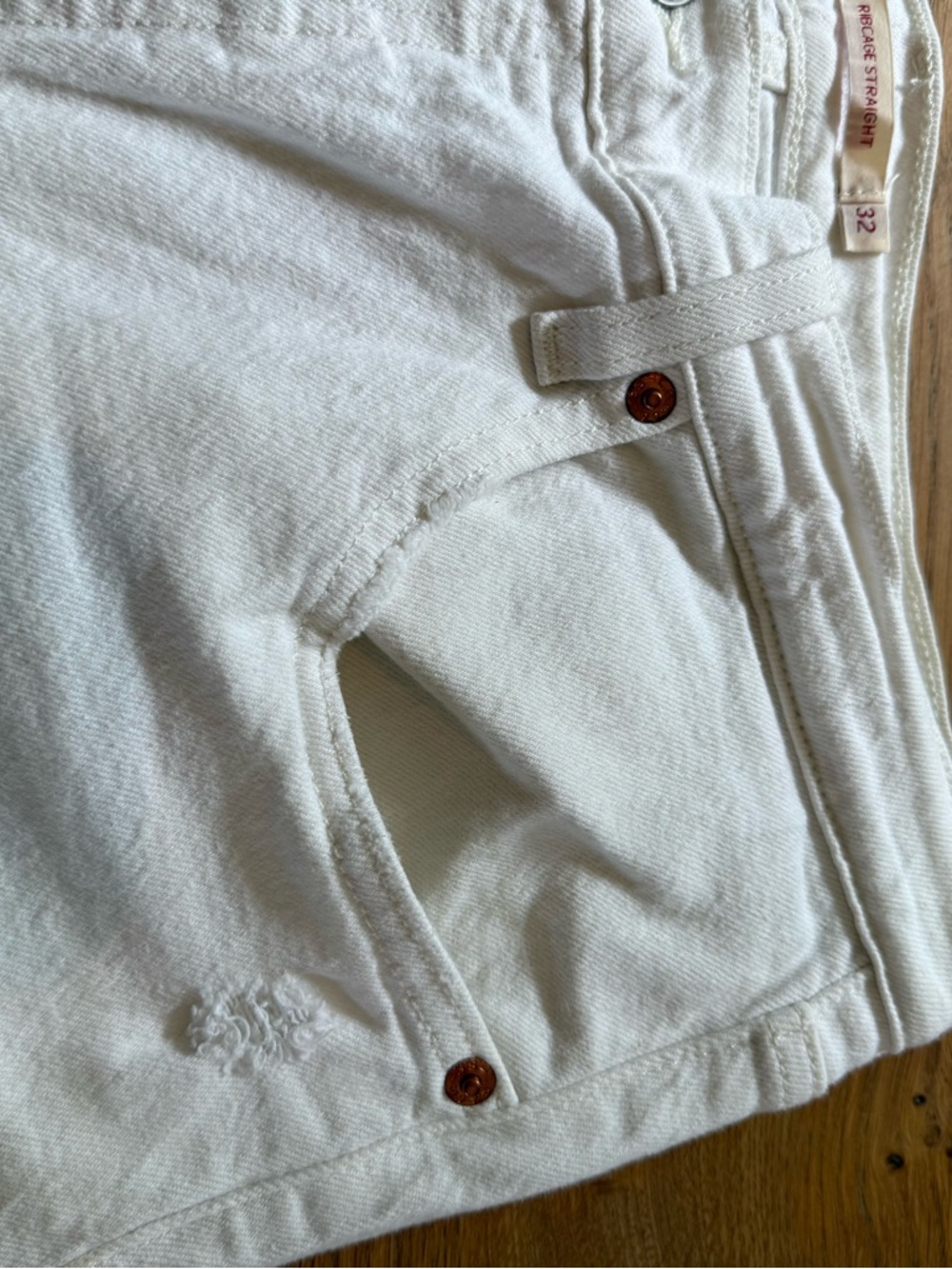 Cream Levi's Premium Ribcage Straight Jeans - Size 32 - Picture 5 of 7